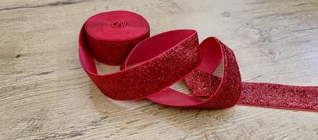 Ozdobná stuha - červená s lurexovým strieborným vl, 