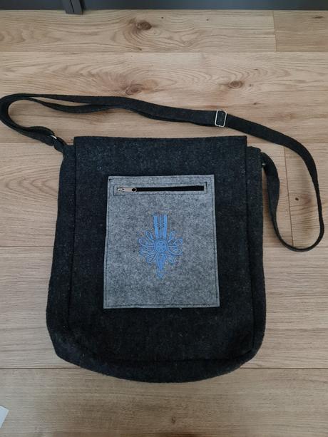 Väčšia kabelka s ľudovým motívom, 