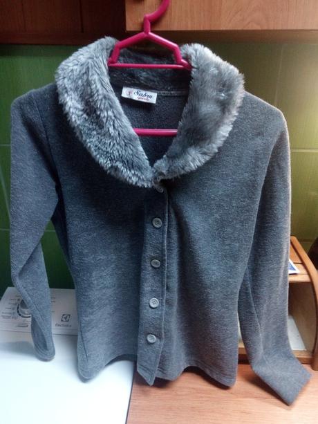 Svetrik s kozusinkou, s