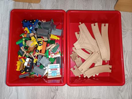 Stolík zo železnicou kidkraft, 