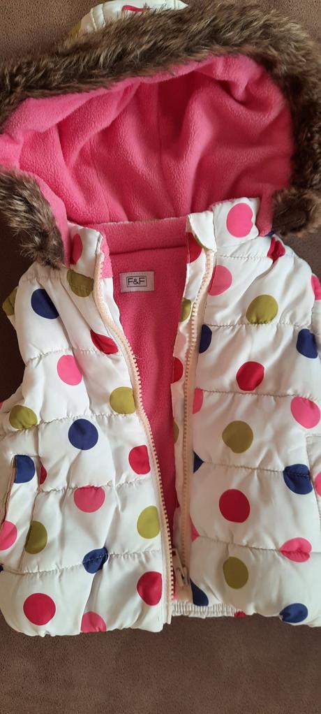 Biela vesta s kapucňou a kožušinkou, f&f,80