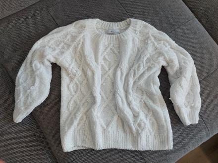 Biely svetrik, reserved,122