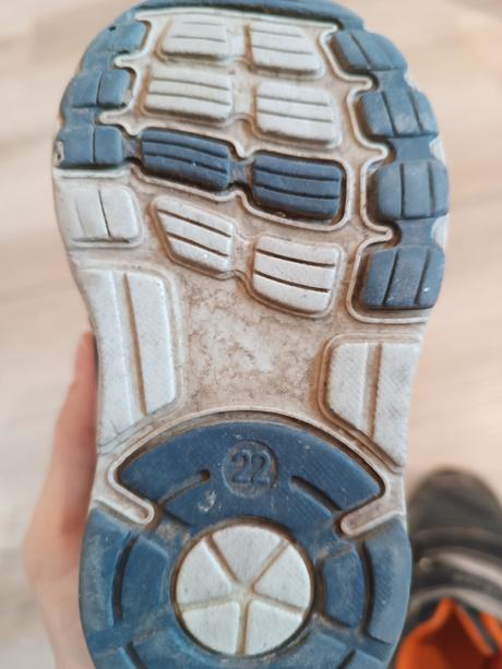 Topánky pre chlapcov, 22