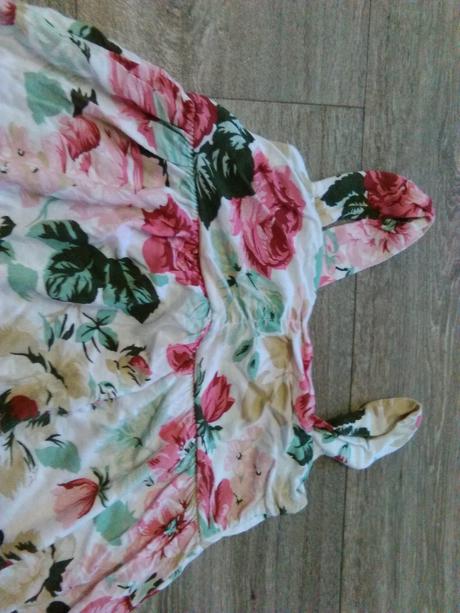 Kvietkovane saty, 110