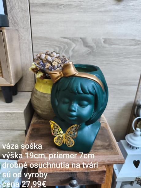 Krásna váza v tvare sošky,
