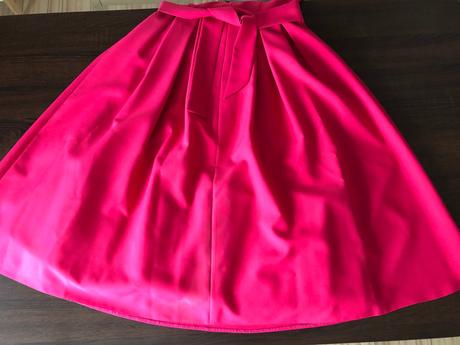 Šaty spoločenské, 44