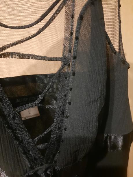 Večerné malé čierne šaty, s