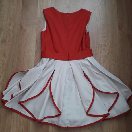 Dievčenské šaty, 128