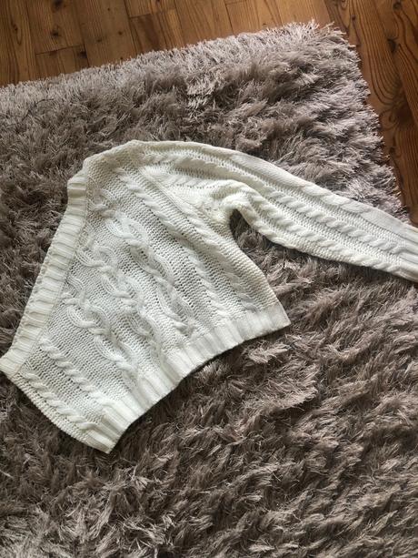 Biely sveter, 40