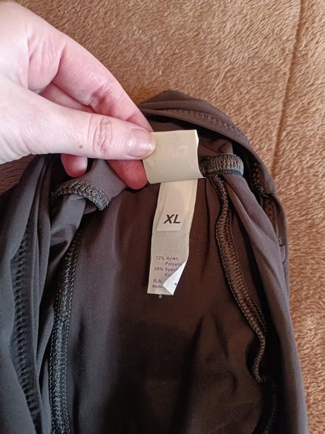 Elegantné hnedé šaty bez ramienok, xl