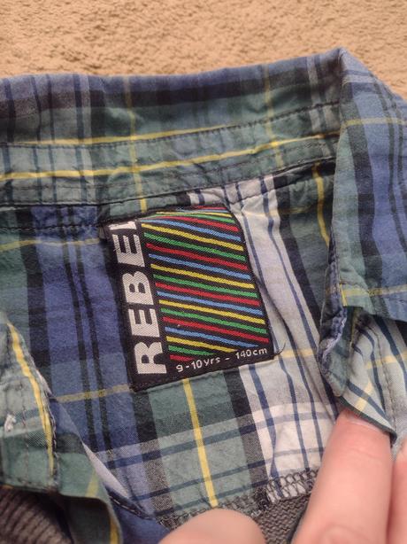 Sivý sveter, rebel,140