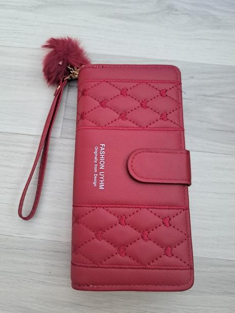 Červená penazenka priestranna, 