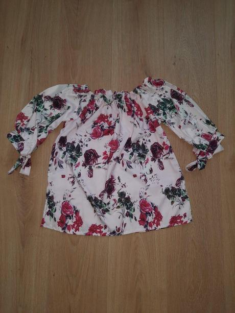 Top s odhalením ramenani, 