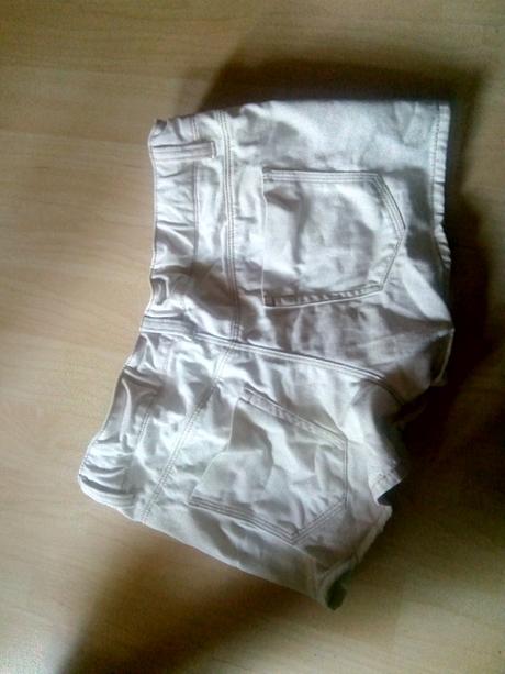 Dievcenske kratasy, benetton,146