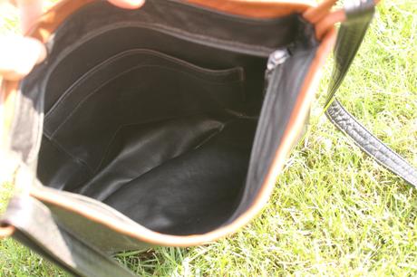 Menšia kožená kabelka,