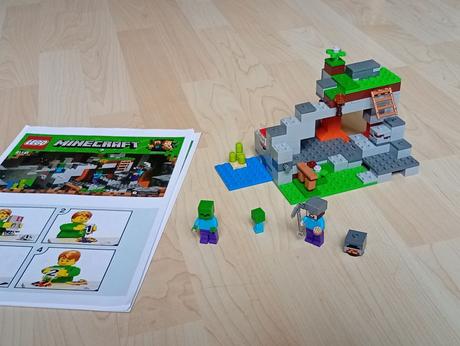 21141 lego minecraft - jaskyňa so zombie, 