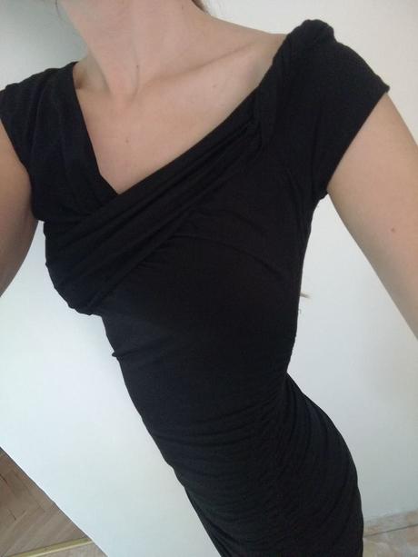 Čierne elegantné šaty s mašľou vzadu, s