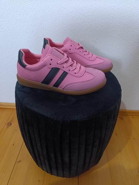 Ružové tenisky na šnurovanie s čiernymi pásikmi, 36 / 38 / 39