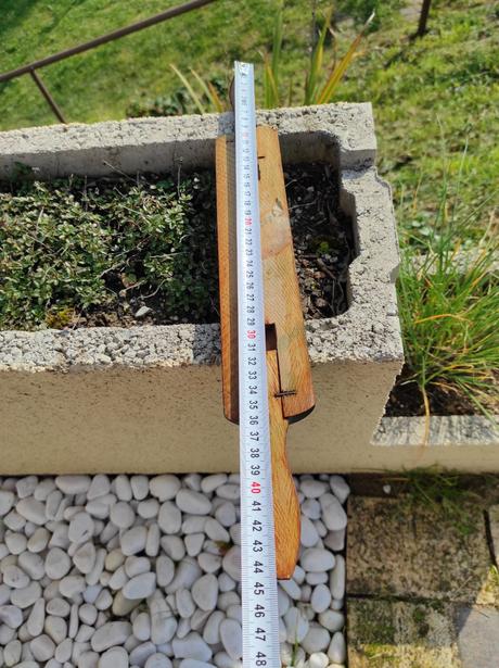 Retro vesiacik v tvare valčeka,