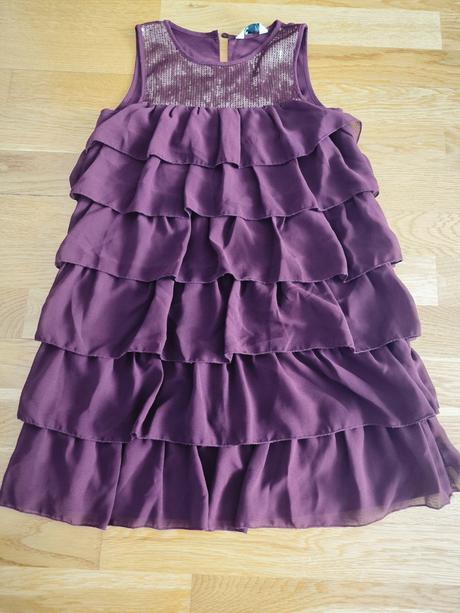 Fialové šaty, 128
