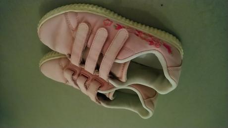 Ružové tenisky, 37