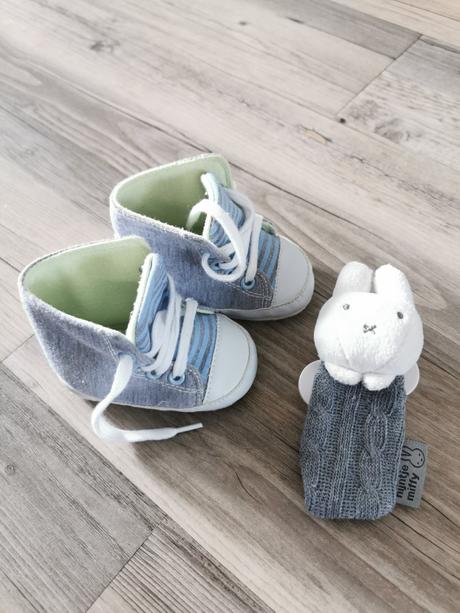 Džínsové capačky v štýle sneakersy, <17