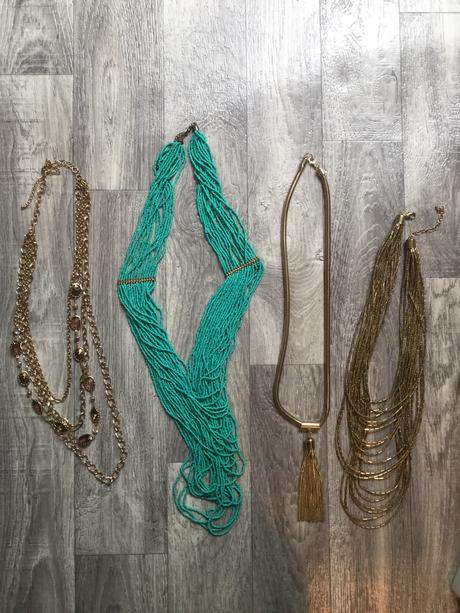 3 rôzne náhrdelníky,