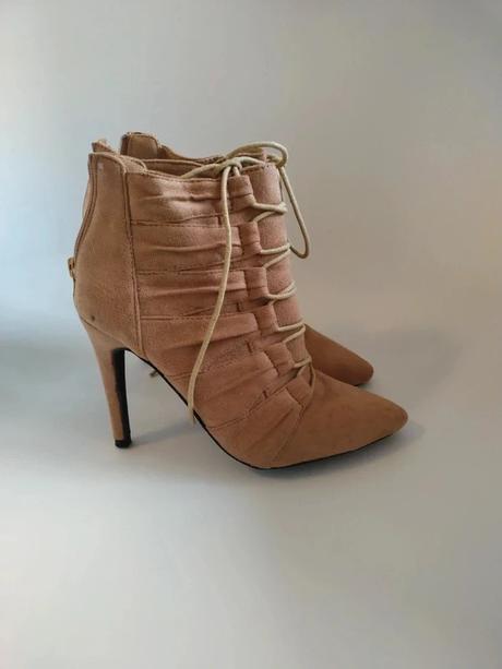 Členkové čižmy na opätku, 35