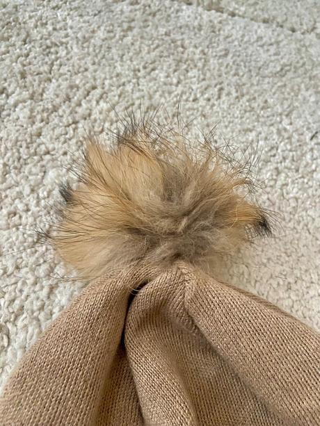 Tenšia čiapka s brmbolcom, 