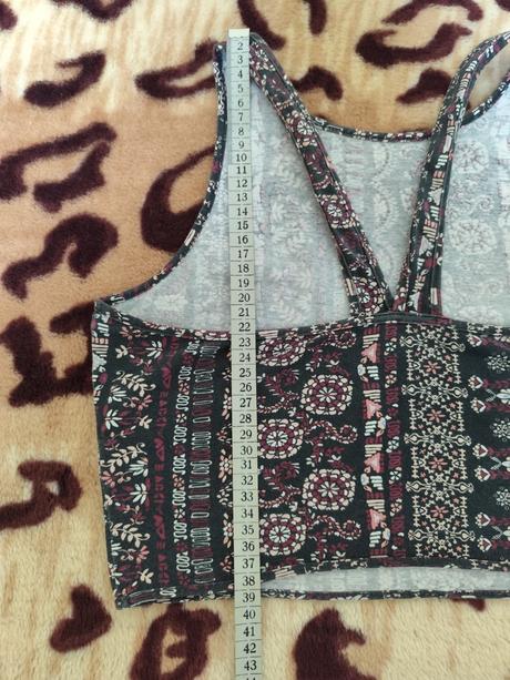 Pekny top so zaujimavym vzorom, stav ako na fotke,, terranova,m