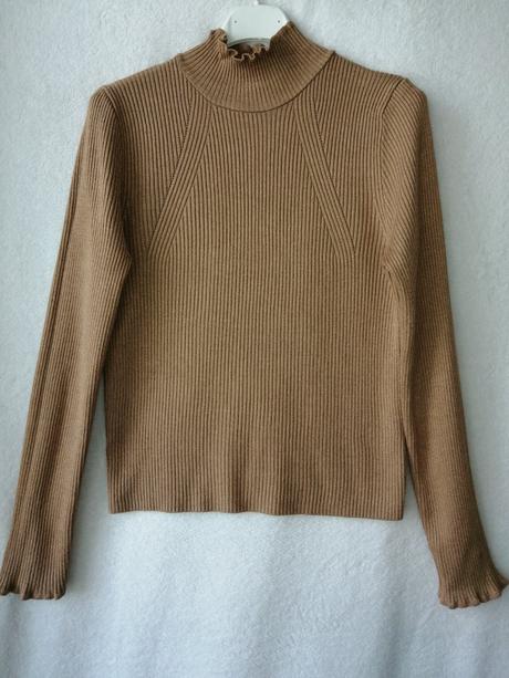 Pekný pulóver - polorolak, stradivarius,m