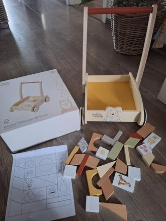 Drevený detsky vozik s kockami,