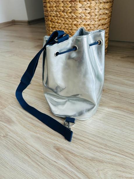 Skvelý vintage ruksak značky tommy hilfiger, tommy hilfiger