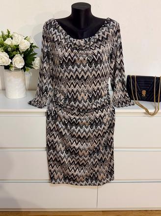 Elegantné šaty fransa s drapovaným výstrihom, l