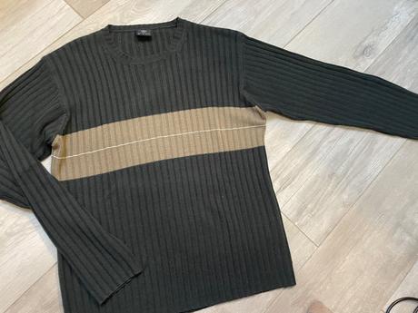 Velmi pekný sveter, l