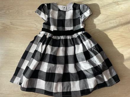 Čiernobiele šaty pre malé dámy, 92