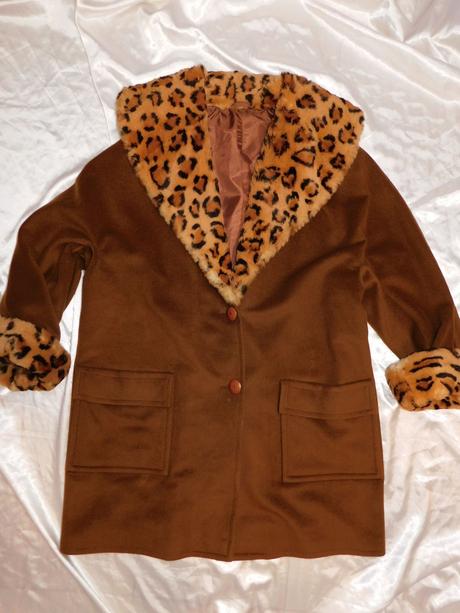 Kvalitny kašmirovy kabat, 48