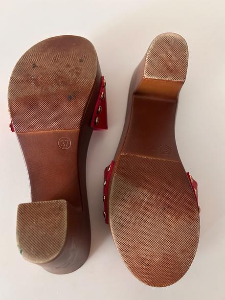 Dreváky červené, 37