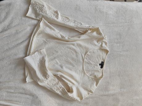 Balík oblečenia zeny, s