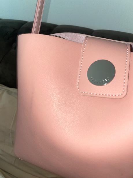 Kabelka reserved, reserved