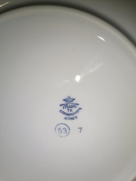 3 staré značené taniere so strieborným lemom thun,