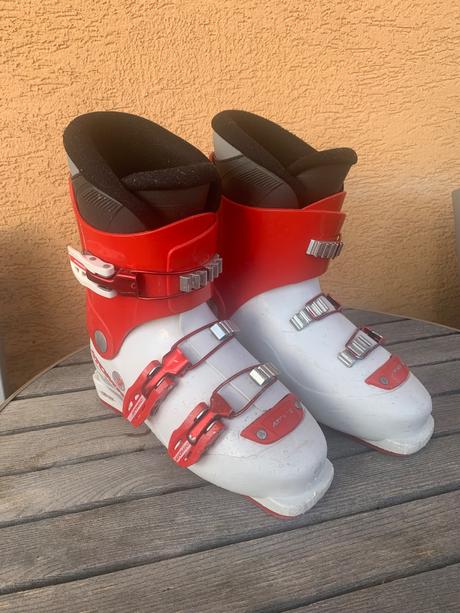 Lyžiarky, atomic,33