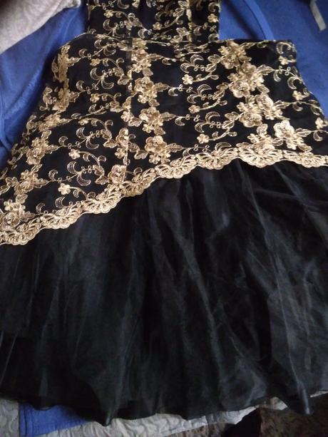 Dlhe spoločenské šaty, 36