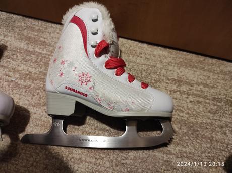 Korčule krasokorčuliarske, crowned,28