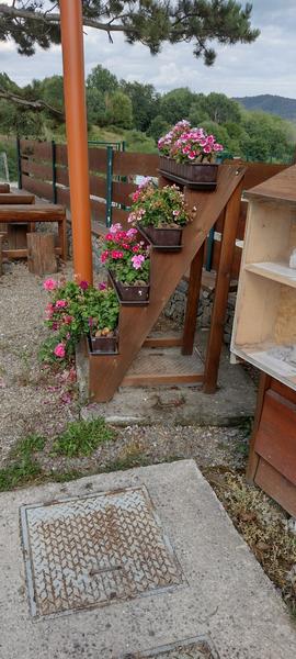 Hľadám stojan - kvetináč