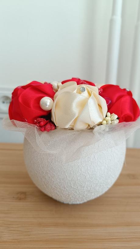 Dekorácia kvety vo vaze, 