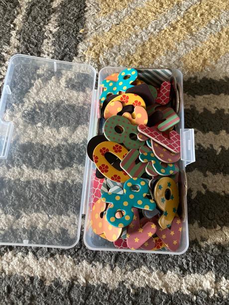 Farebné magnetky čísla 80ks, 