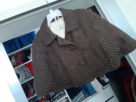 Úžasná kabátiková pelerínka, má otvory na ruky 2-6, prémaman,110