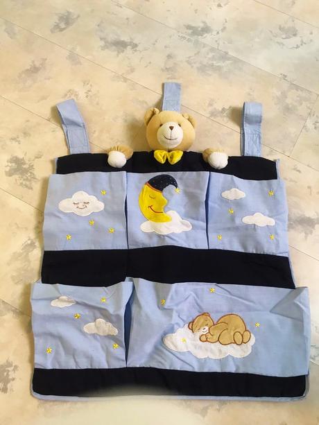 Závesný organizér na postielku,