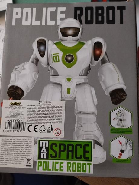 Robot-ešte zabalený, 